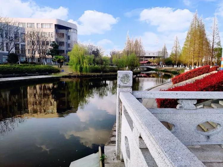 江苏科技大学，探索知识的海洋，培育未来的领航者